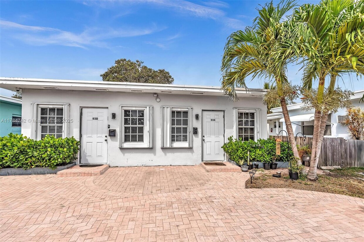 Primary Photo - 930 N 16th Ave