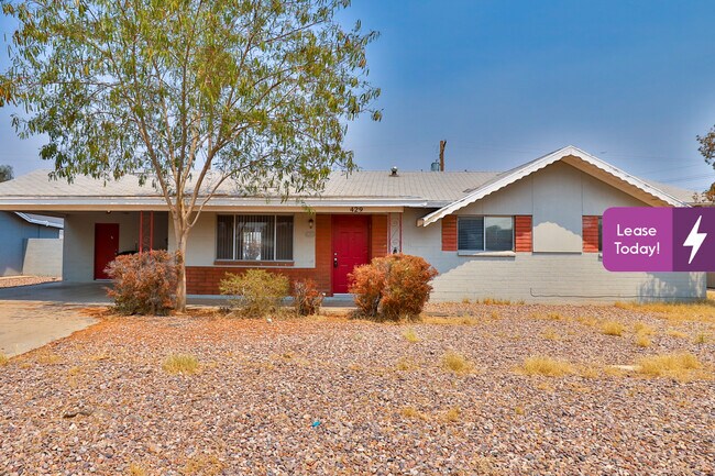 Building Photo - 429 N Saguaro