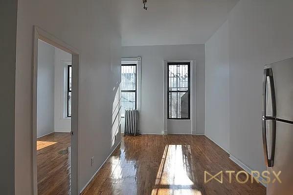 Foto del edificio - 3 bedroom in BROOKLYN NY 11206