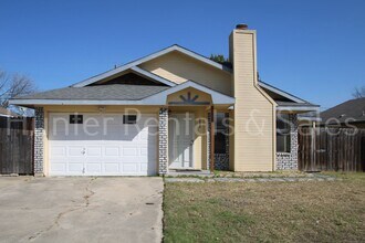 Building Photo - 2205 Cimmaron Dr