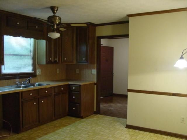 Building Photo - 220 Lantern Ridge Ct