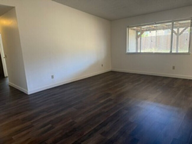 Foto del edificio - 509 Gregory Dr