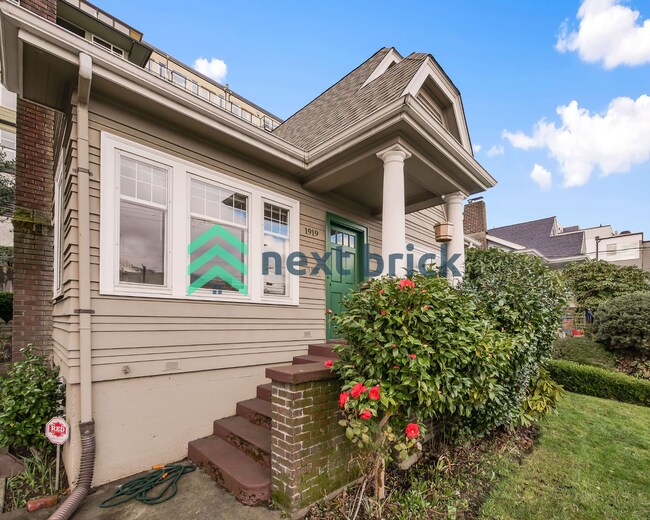 Foto del edificio - 4 Bed and 3 Bath Queen Anne Craftsman Hous...