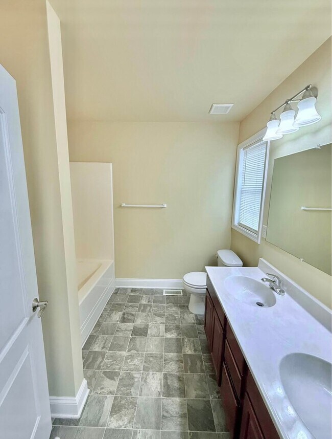 Foto del edificio - Channing Drive Townhomes & Oakley Lane Villas