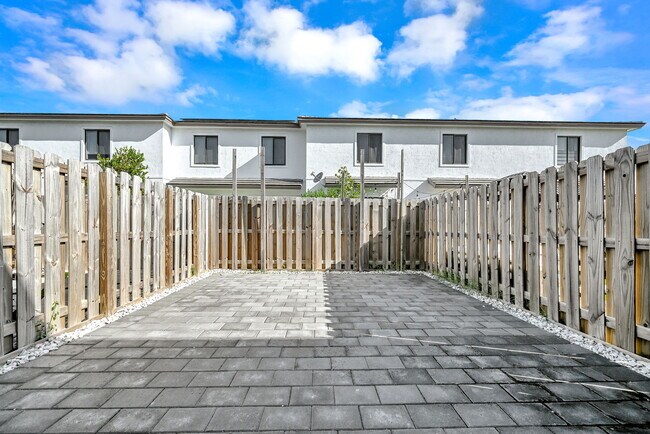 Foto del edificio - 10817 SW 233rd St