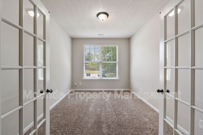 Building Photo - 857 Westlawn Dr
