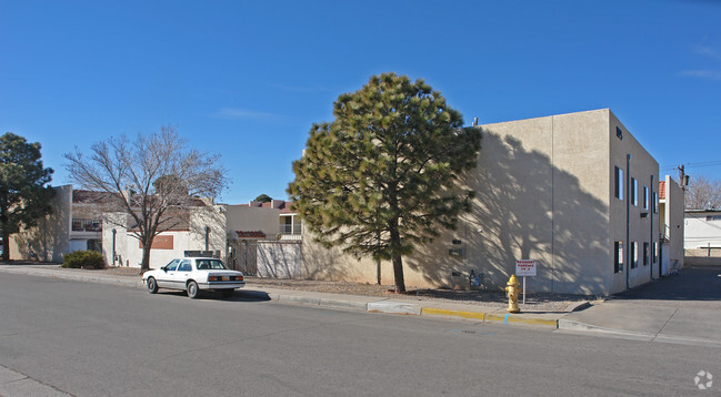 Building Photo - Tres Caminos