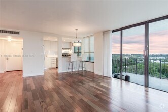 Building Photo - 780 NE 69th St