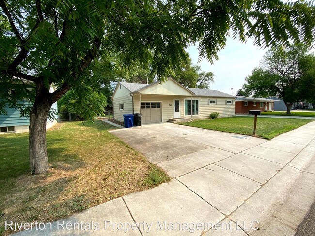 Foto del edificio - 3 br, 1 bath House - 216 Deer Ave.