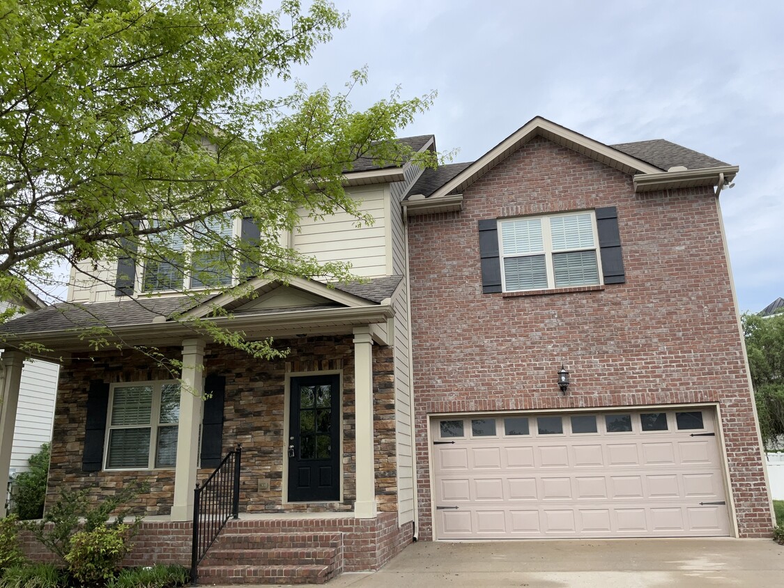 Building Photo - 1521 Billingham Dr