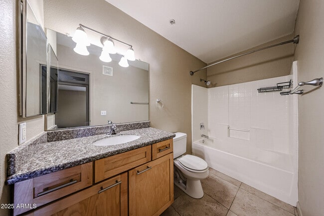 Foto del edificio - 1295 N Ash St