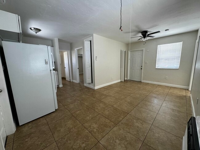 Building Photo - 1681 NE 51st Ct