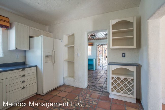 Building Photo - 2 br, 1 bath Apartment - 902 Edith Blvd NE