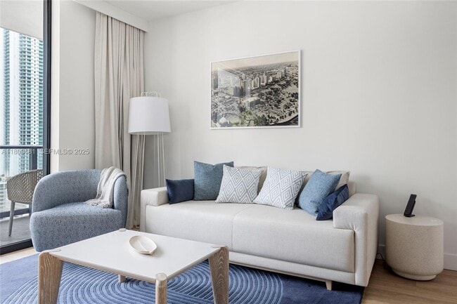 Foto del edificio - 601 NE 1st Ave