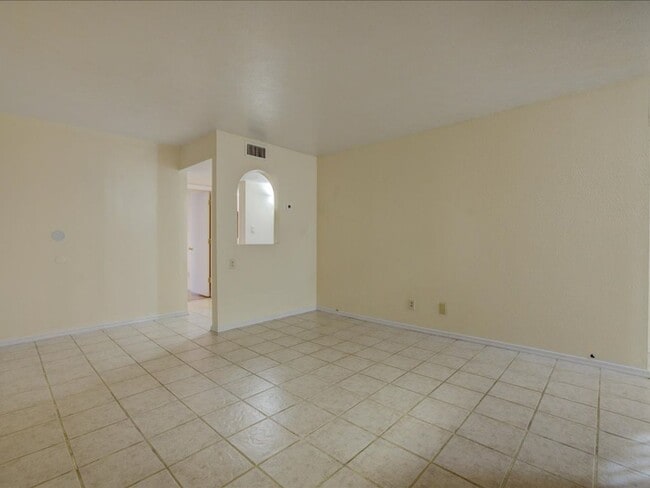 Foto del edificio - Charming 2-Bedroom, 2-Bath Home with Community Pool