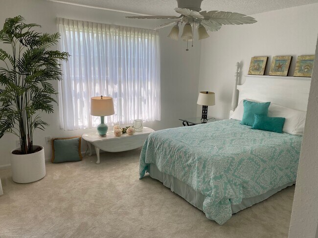Master bedroom with golf course / water views - 900 Ironwood Dr