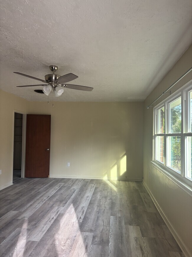 Foto del edificio - 2533 Crescent Dr