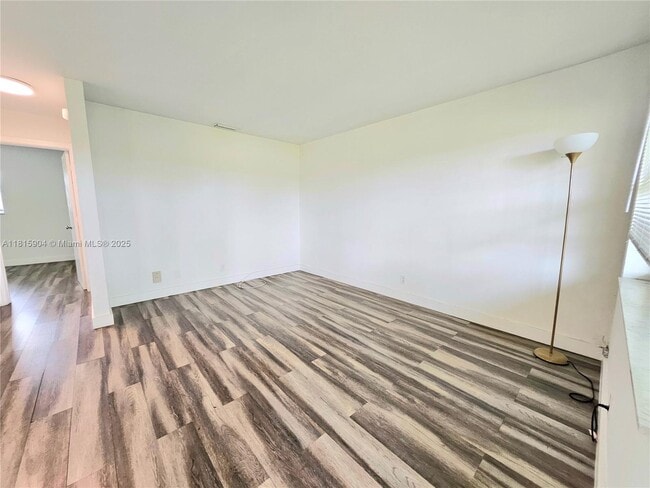 Foto del edificio - 5180 NE 6th Ave