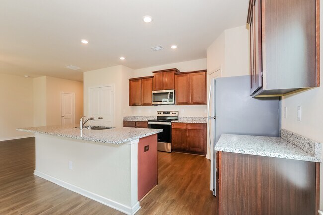 Foto del edificio - 968 Creekview Rd