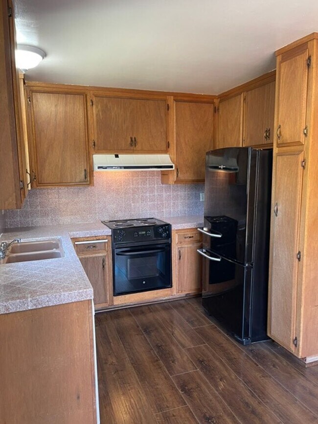 Foto del edificio - Great location, end of a quiet cul de sac, Cupertino School, spacious rooms