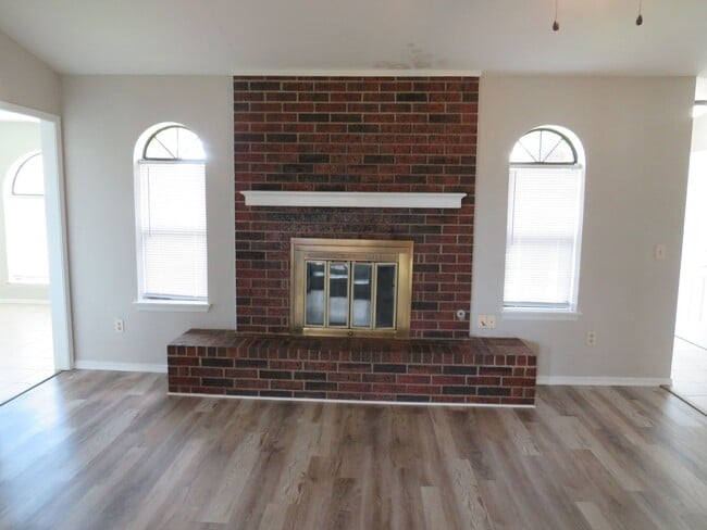 Building Photo - 4101 SW Parkridge Blvd