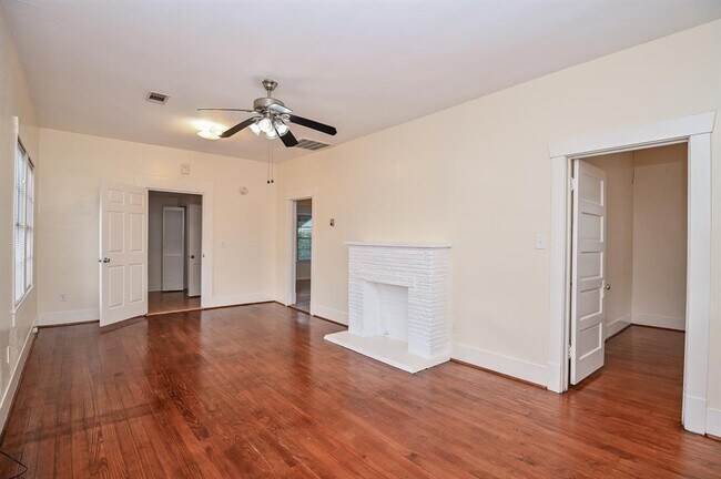 Building Photo - 204 Walton St