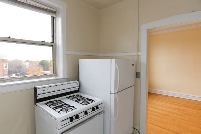 Building Photo - 563 W Aldine Ave