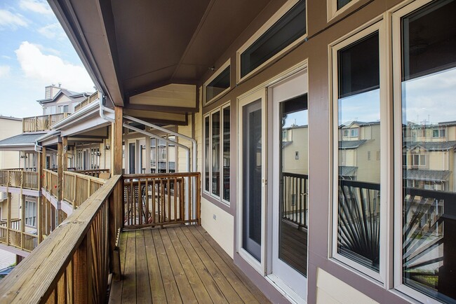 Building Photo - Townhome in the desired Chesapeake Harbour!!!