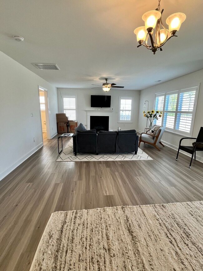 Foto del edificio - Extremely well kept 3 Bedroom avail in The Landing at Mill Creek!