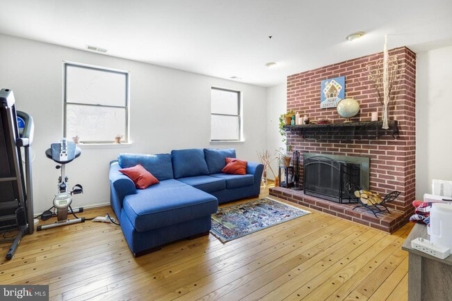 Building Photo - 2043 Spring Garden St