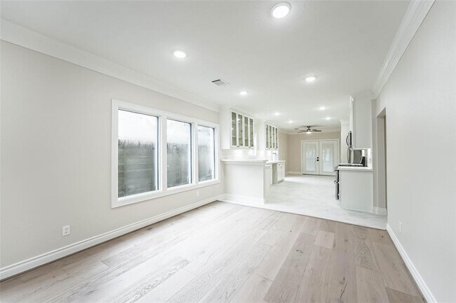 Building Photo - 2631 Persa St