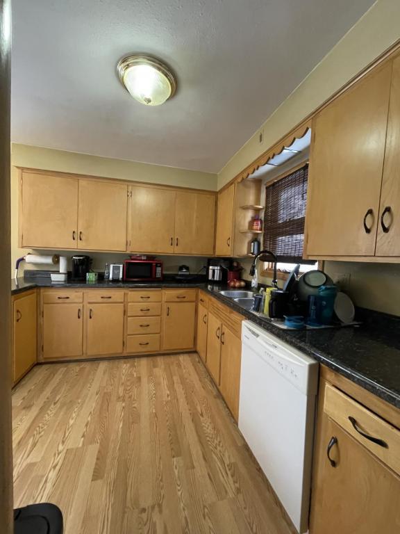 Foto del edificio - 4106 E 3rd St