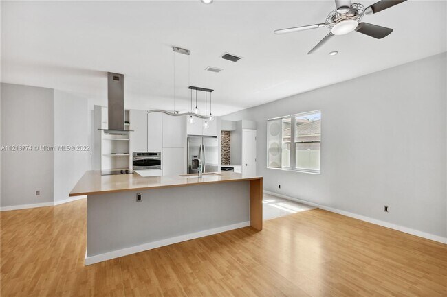 Foto del edificio - 16112 Opal Creek Dr