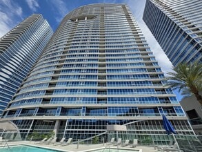 Building Photo - 4525 Dean Martin Dr