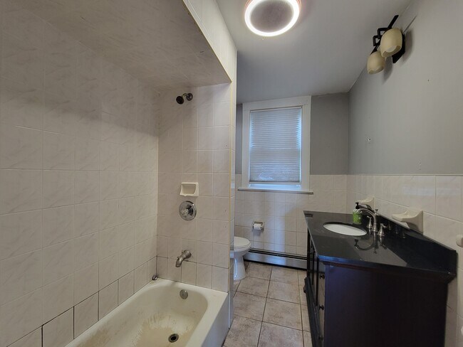 Building Photo - 16 Rosewood Plz