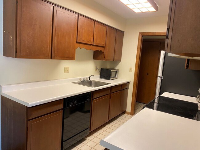 Building Photo - 6005 Eden Prairie Rd