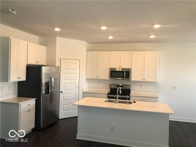 Building Photo - 6396 Apperson Dr