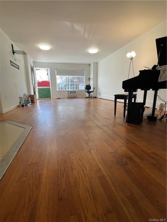 Photo - 3 bedroom in Bronx NY 10473 House