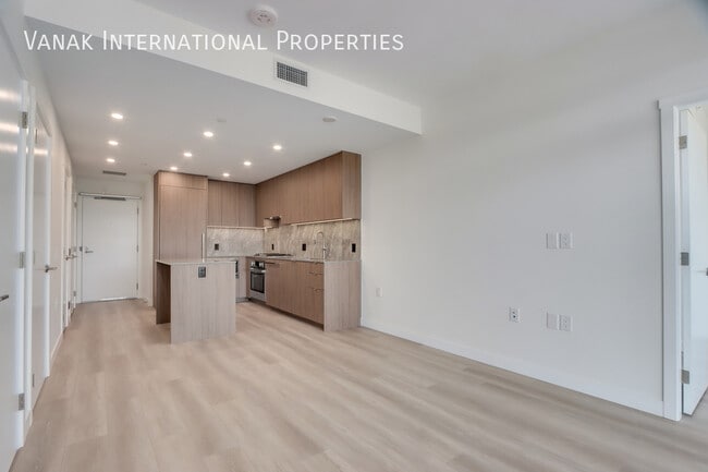 Building Photo - Stylish 2 Bed 2 Bath at Alina