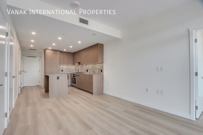 Photo du bâtiment - Stylish 2 Bed 2 Bath at Alina