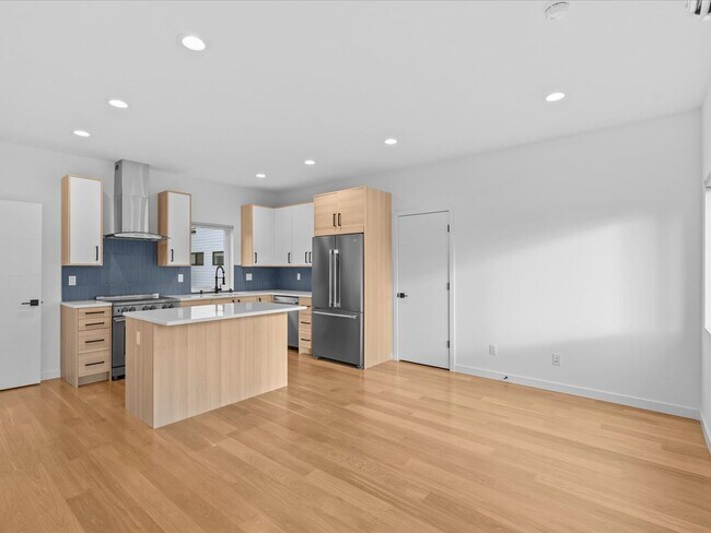 Foto del edificio - 3239 61st Ave SW