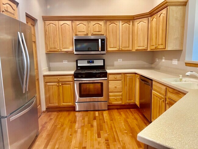 Building Photo - 3003 Saganashkee Ln