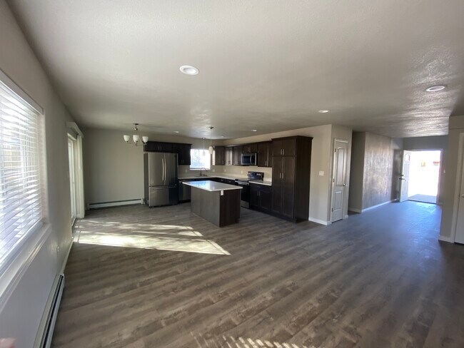 Foto del edificio - 914 Douglas Dr