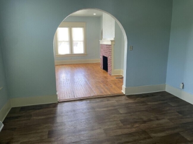 Foto del edificio - 406 Naymut St