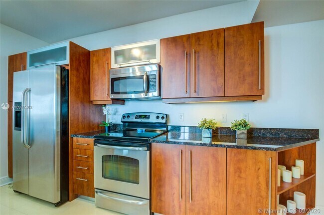 Building Photo - 7350 SW 89th St 1901S Miami Fl 33156