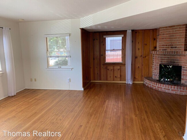 Building Photo - 3048 Olive St