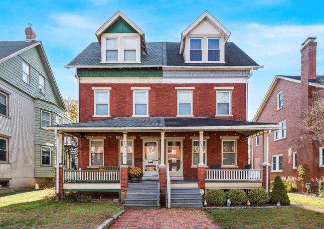 Available now! Charming Updated Twin in West Chester Borough — Walk to Everhart Park & Downtown! - Available now! Charming Updated Twin in West Chester Borough — Walk to Everhart Park & Downtown! House