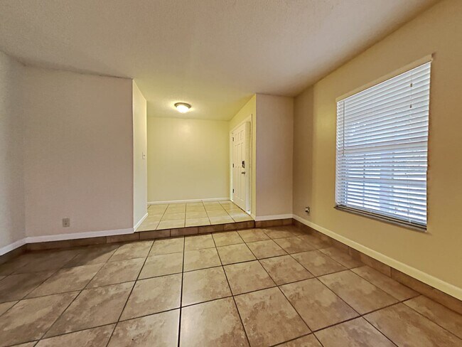 Foto del edificio - 4005 Old Colony Rd