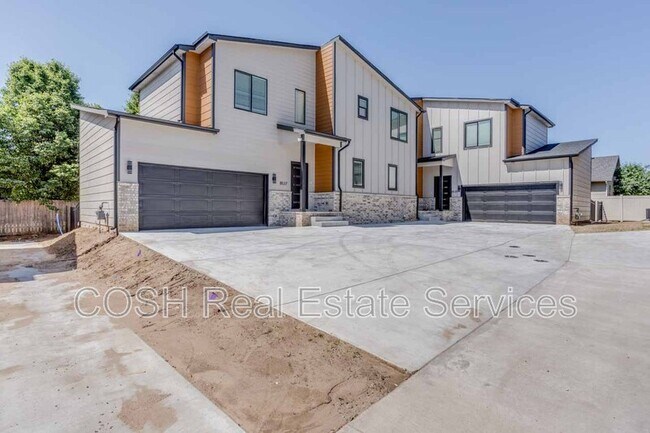 Building Photo - 8441 W 37th Ct N