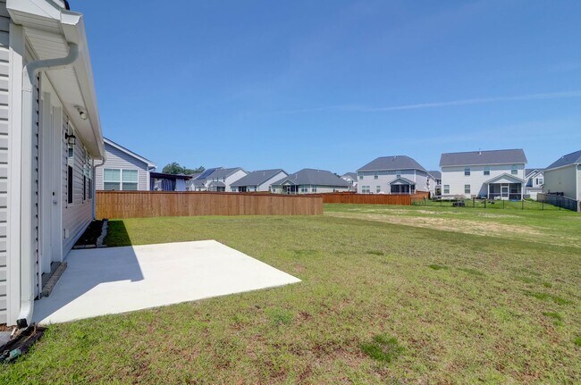 Foto del edificio - Pristine and Calm Home in Moncks Corner